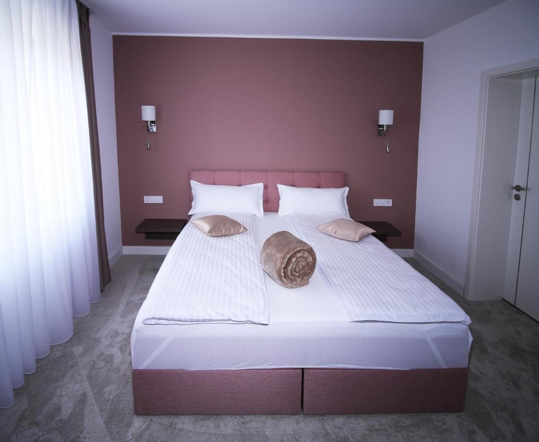 The Butterfly Hotell Sîngeorgiu de Mureş Eksteriør bilde